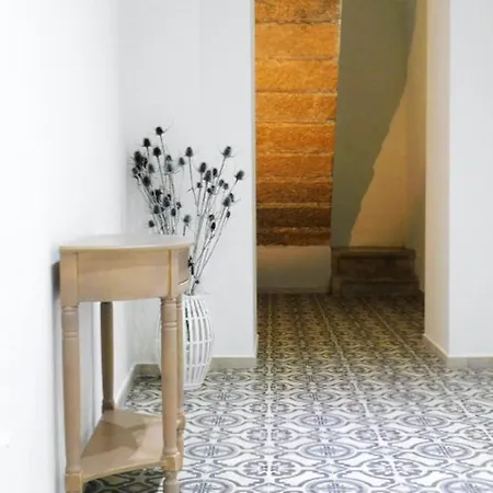 Apartment Contemporary In 50 M² With Balcony