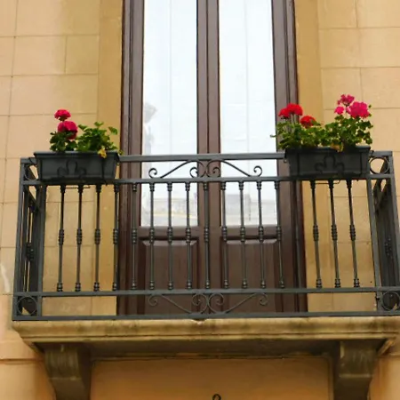 Apartment Contemporary In 50 M² With Balcony